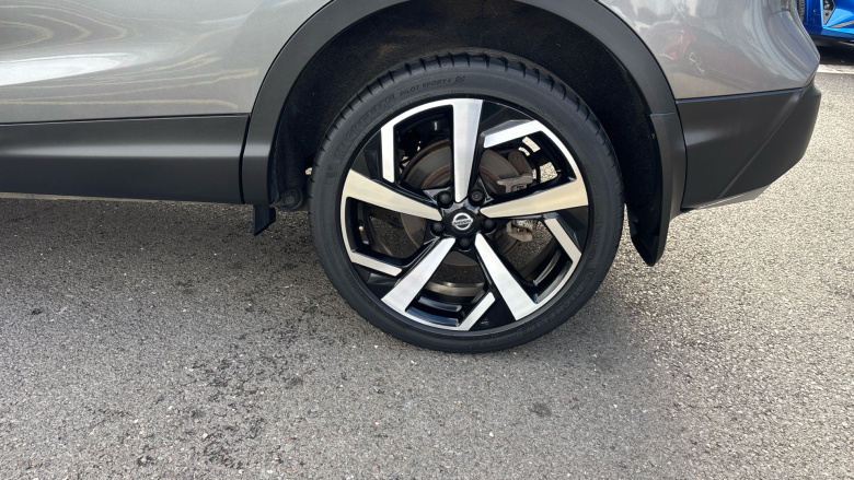 Nissan Qashqai 1.3 DiG-T 160 Tekna 5dr Petrol Hatchback